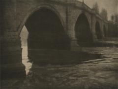 Bridge over Thames, circa 1901